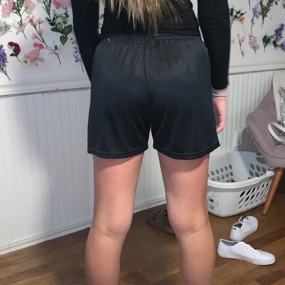 Basketball shorts - Picture 2 of 3